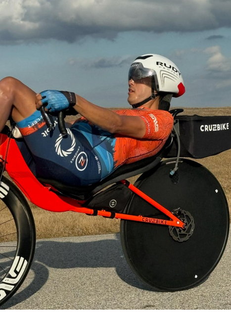 エチユオンドONCEサイクルベスト Matthew Lefthand Shatters American 24-Hour Cycling Record | Press